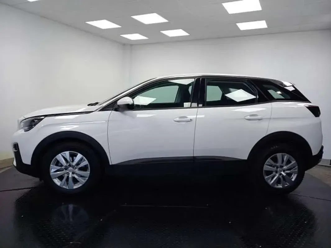 Usado Peugeot 3008 Active 131 CV (96 kW) 2019 Blanco SUV