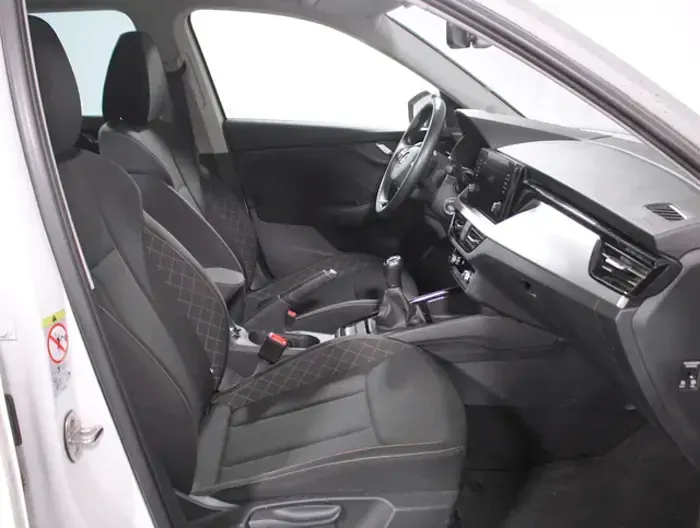 Usado Skoda Kamiq 110 CV (80 kW) 2022 Blanco SUV