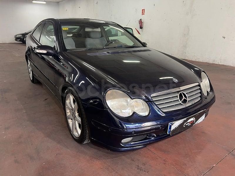 Usado Mercedes C220 143 CV (105 kW) 2003 Azul Berlina