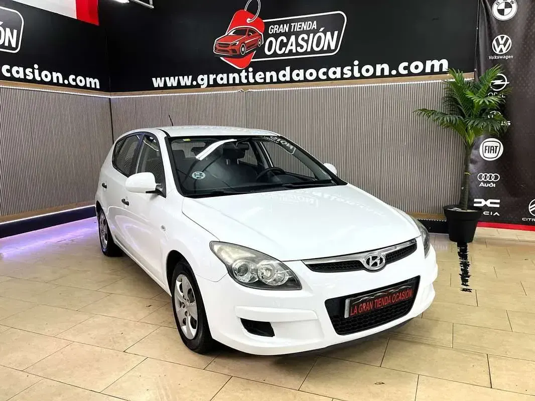 Käytetty Hyundai i30 Comfort 90 HP (66 kW) 2010 Valkoinen Viistoperä