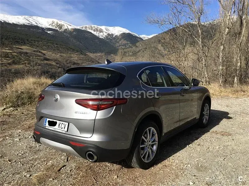 Usado Alfa Romeo Stelvio 280 CV (205 kW) 2017 Gris / plata SUV