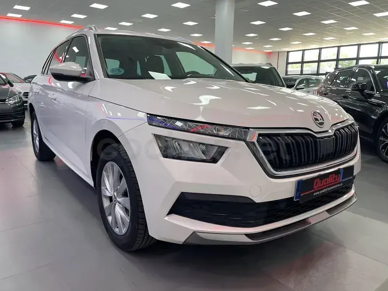 Usado Skoda Kamiq 110 CV (80 kW) 2022 Blanco SUV