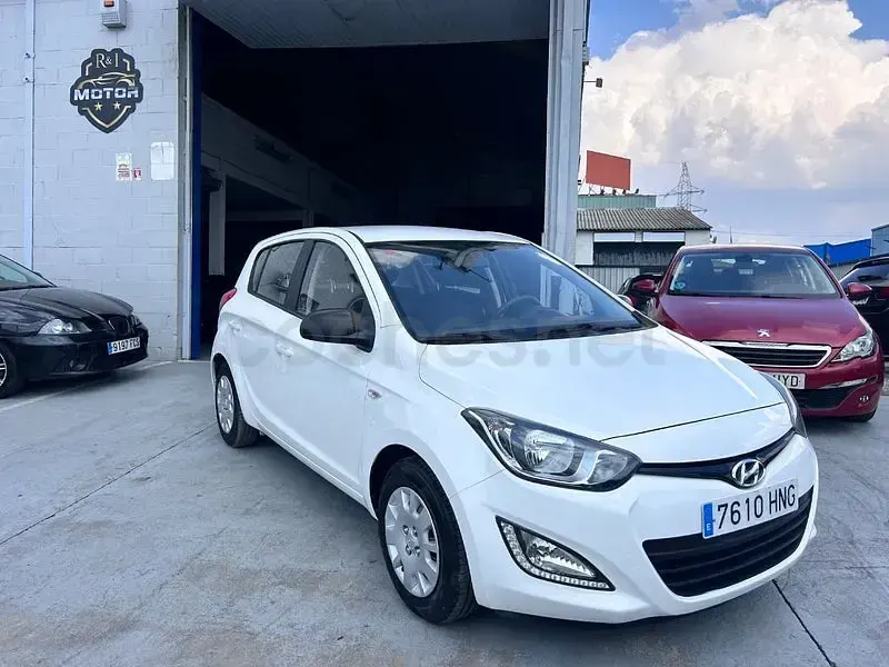 Usado Hyundai i20 85 CV (62 kW) 2013 Blanco Utilitario