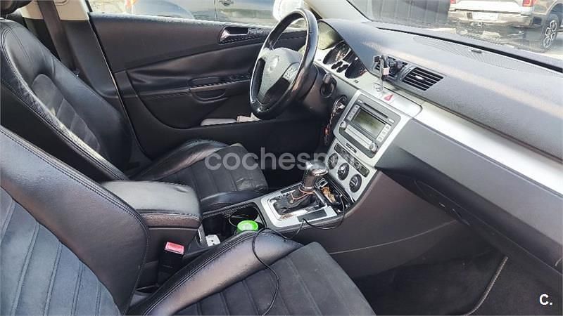 Usado VW Passat Highline 170 CV (125 kW) 2007 Gris / plata Familiar