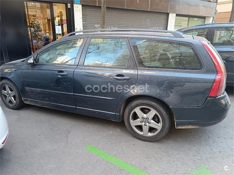 Usado Volvo V50 Momentum 136 CV (100 kW) 2008 Azul Familiar