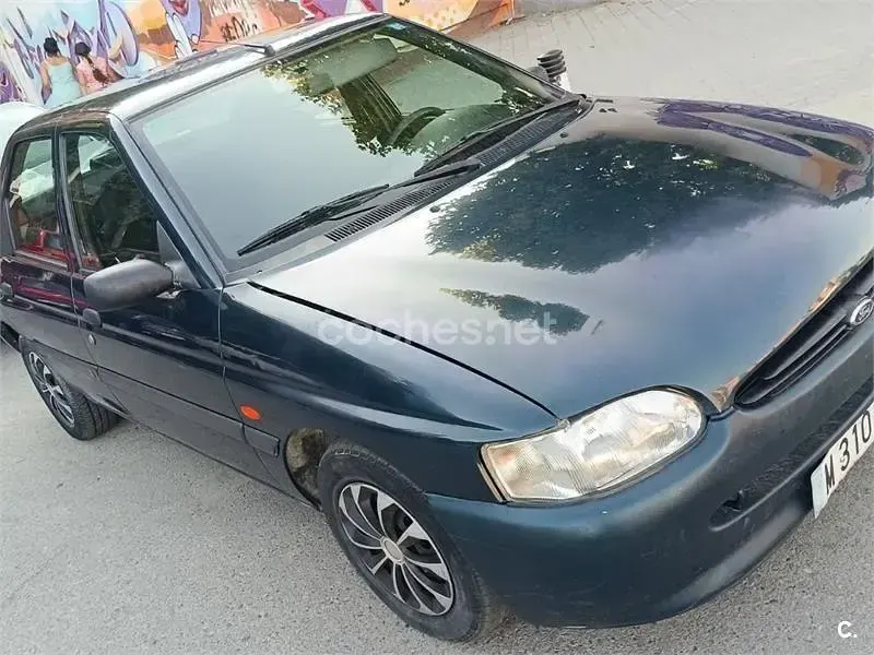Usado Ford Escort 90 CV (66 kW) 1995 Azul Berlina
