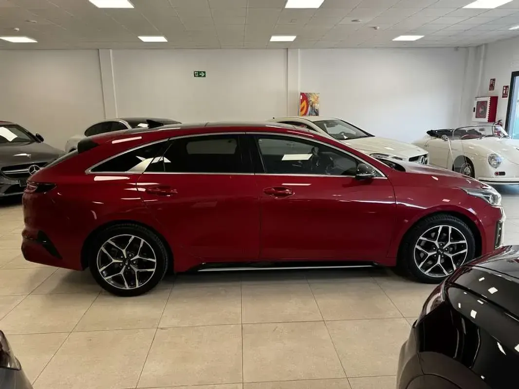 Usado Kia ProCeed GT-Line 140 CV (102 kW) 2019 Rojo Familiar