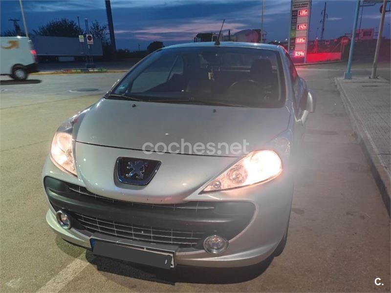 Gris / plata Usado 2009 Peugeot 207 CC Descapotable | 5990 € (Precio justo) - Imagen 1/4