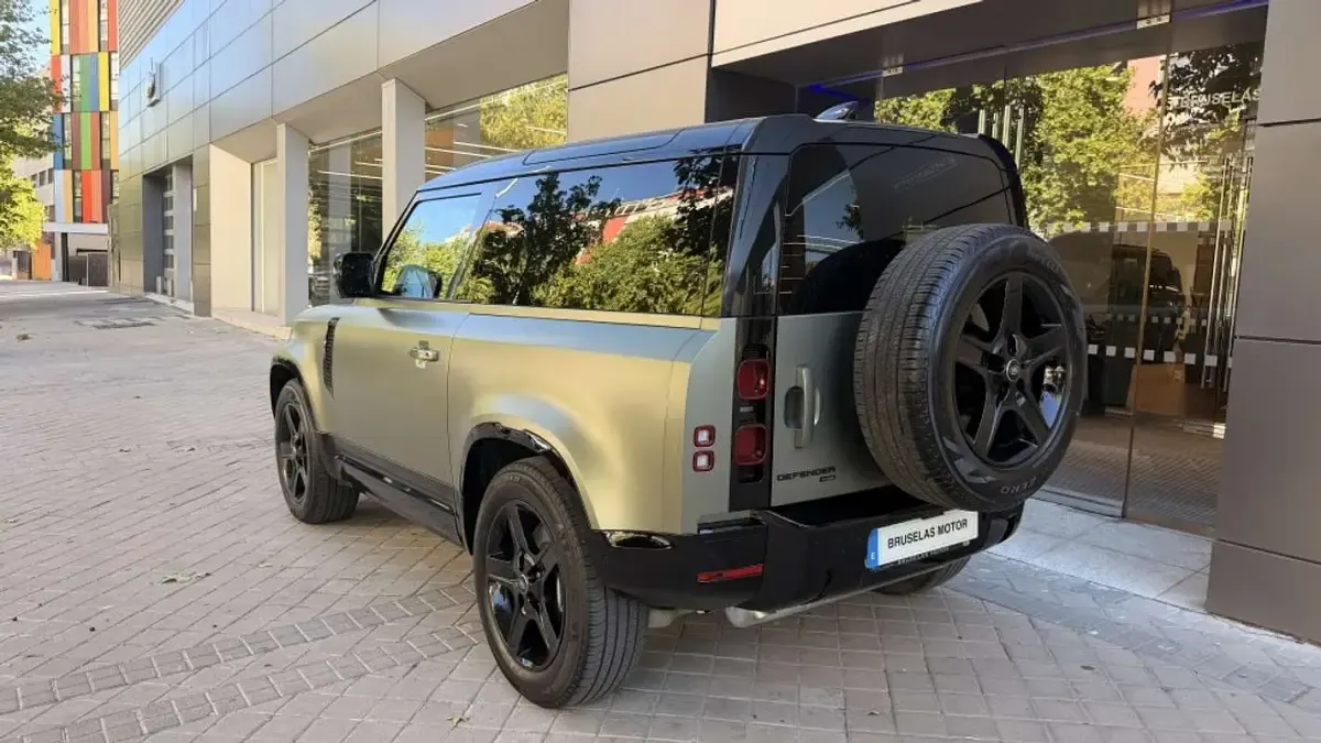 Usado Land Rover Defender SE 400 CV (294 kW) 2021 Verde SUV