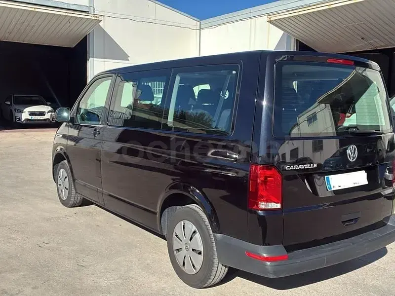 Usado VW Caravelle 150 CV (110 kW) 2024 Negro Van