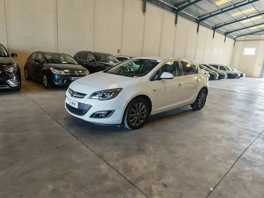 Usado Opel Astra Sportive 110 CV (80 kW) 2013 Blanco Utilitario