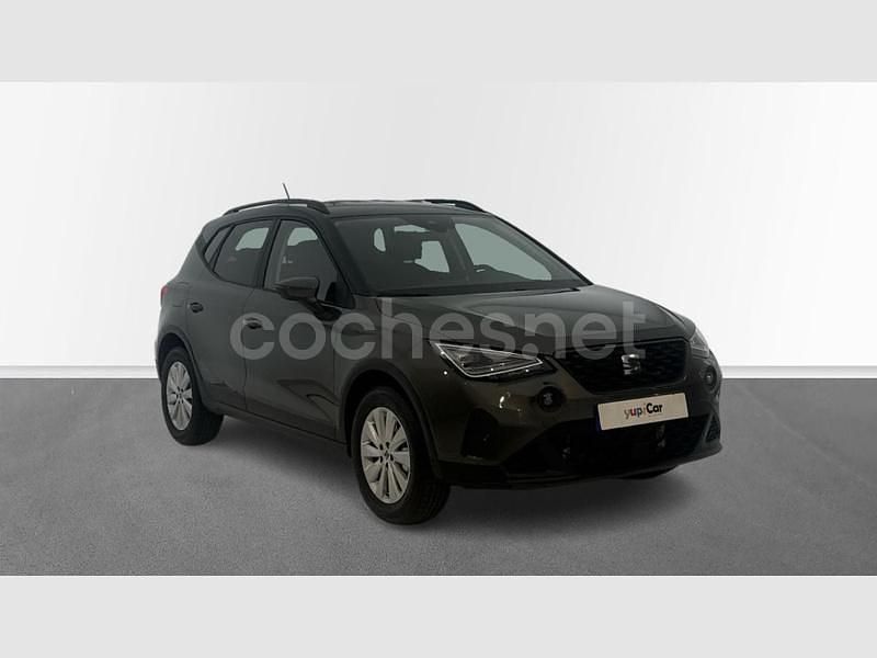 Gris / plata Nuevo 2025 Seat Arona Style SUV | 21.300 € - Imagen 1/4