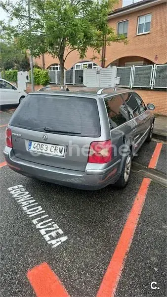 Usado VW Passat Advance 130 CV (95 kW) 2004 Gris / plata Familiar