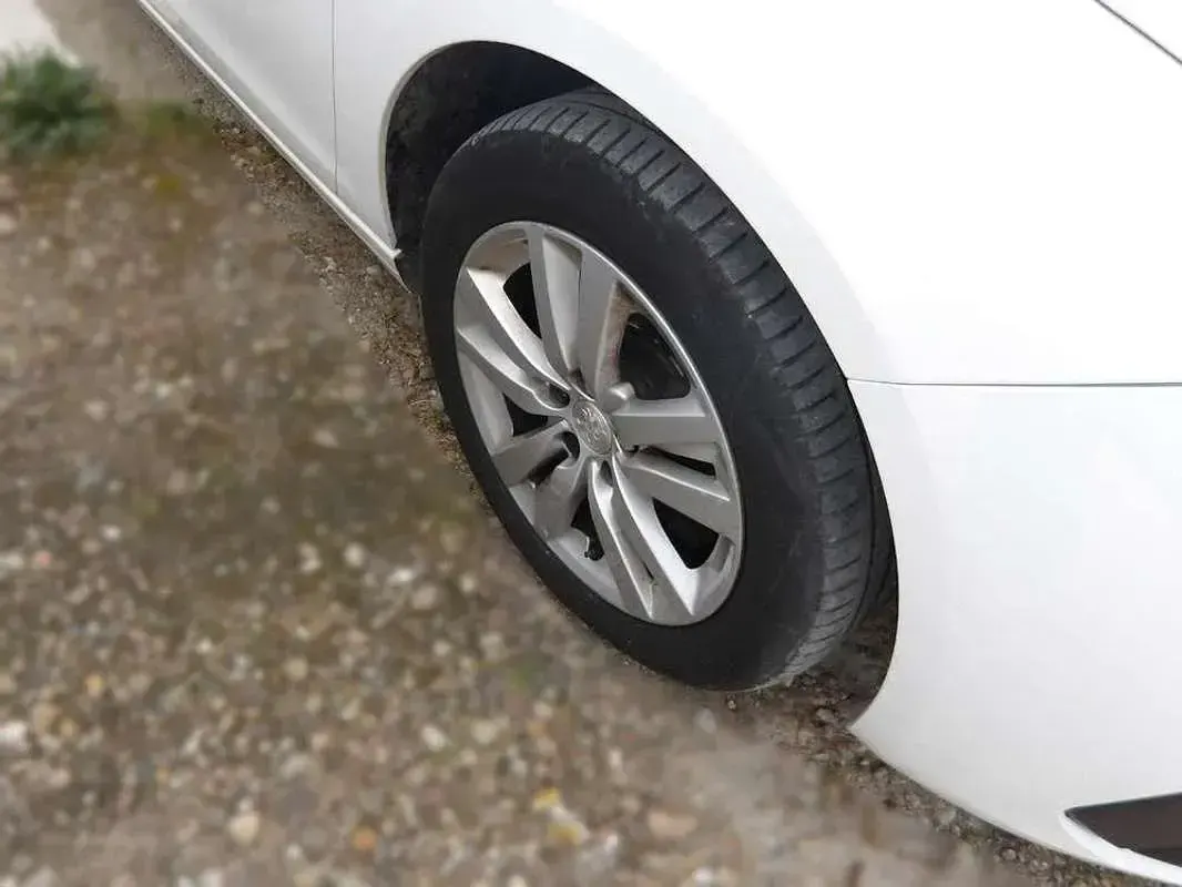 Usado Peugeot 308 Active 131 CV (96 kW) 2021 Blanco Utilitario