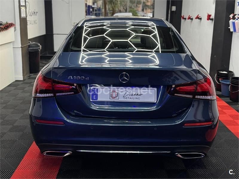 Usado Mercedes A180 116 CV (85 kW) 2022 Azul Berlina