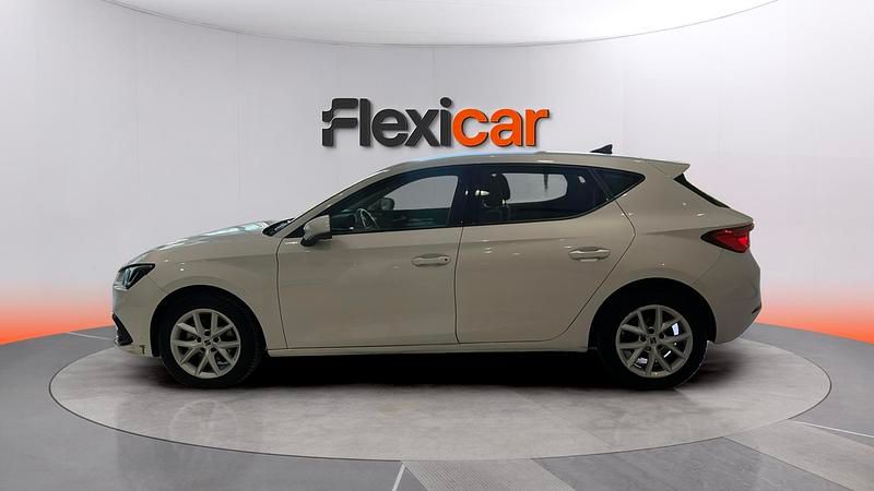 Usado Seat Leon Reference 116 CV (85 kW) 2022 Blanco Utilitario