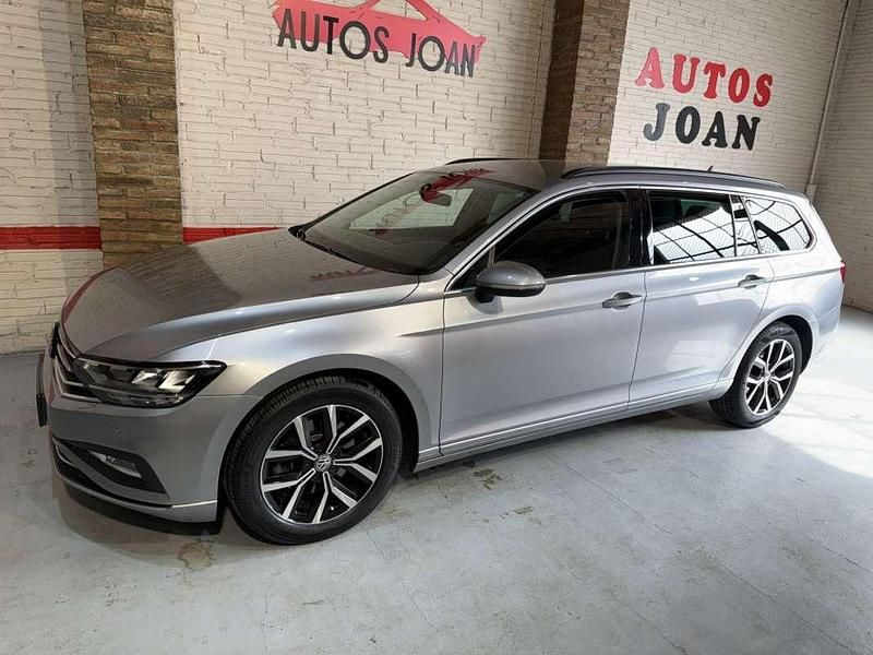 Usado VW Passat Executive 150 CV (110 kW) 2020 Gris Berlina