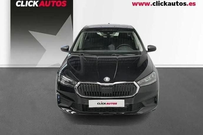 Usado Skoda Fabia Essence 95 CV (69 kW) 2025 Plata Utilitario