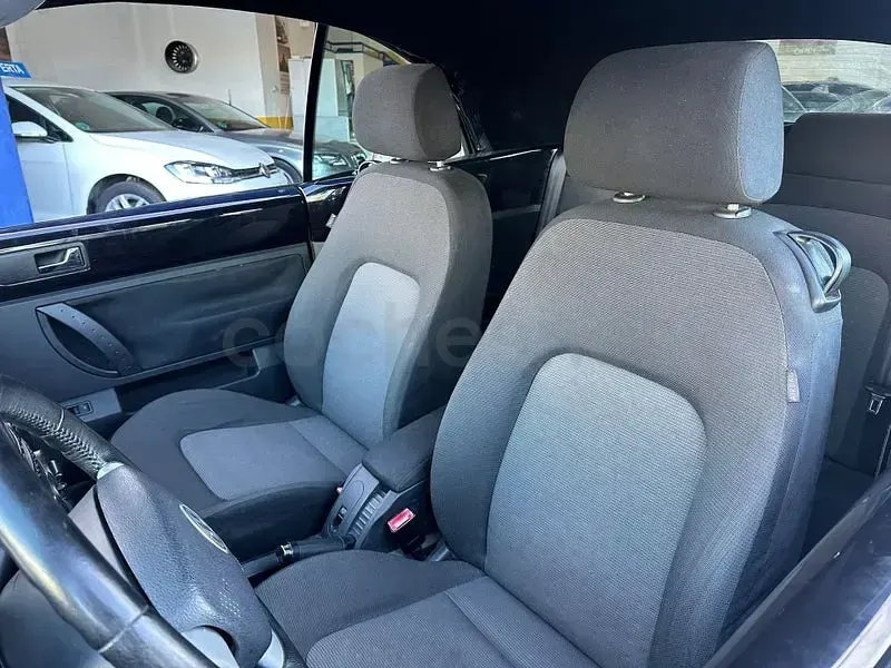 Begagnad VW New Beetle 105 HK (77 kW) 2007 Svart Halvkombi