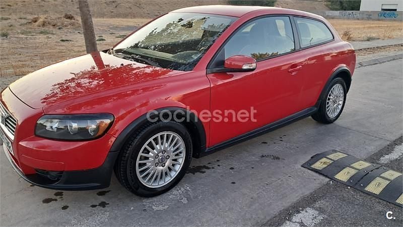 Rojo Usado 2009 Volvo C30 Summum Utilitario | 5850 € - Imagen 1/4