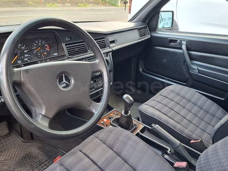 Usado Mercedes 190 109 CV (80 kW) 1990 Azul Berlina