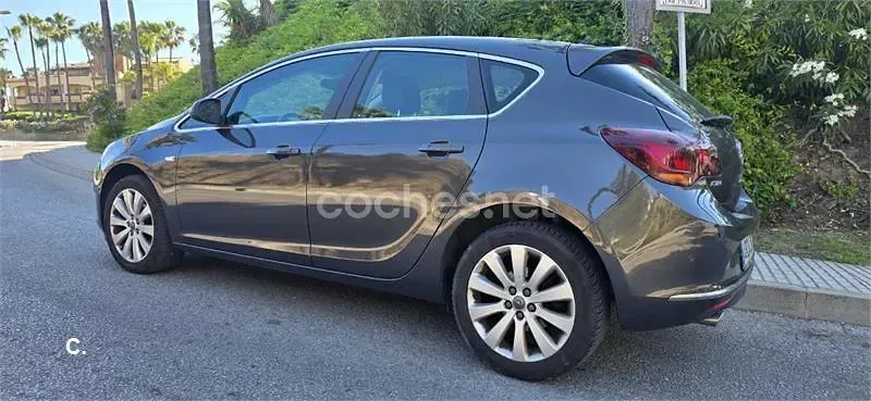 Usado Opel Astra Sportive 140 CV (102 kW) 2015 Gris / plata Berlina