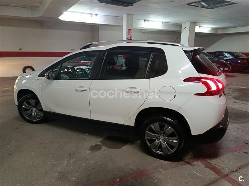 Usado Peugeot 2008 Signature Sky 100 CV (73 kW) 2019 Blanco SUV