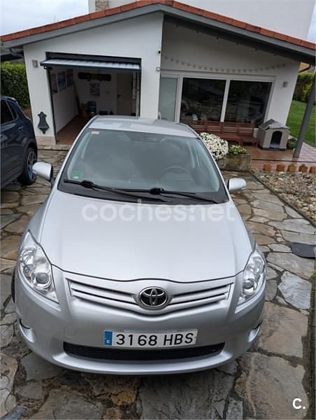 Usado Toyota Auris Active 132 CV (97 kW) 2011 Gris / plata Utilitario