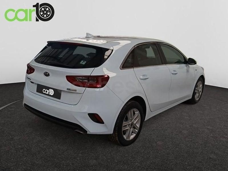 Usado Kia Ceed 120 CV (88 kW) 2022 Blanco Utilitario