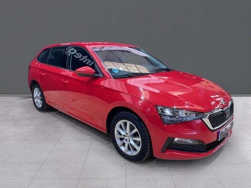 Usado Skoda Scala Sport 110 CV (80 kW) 2021 Rojo Utilitario