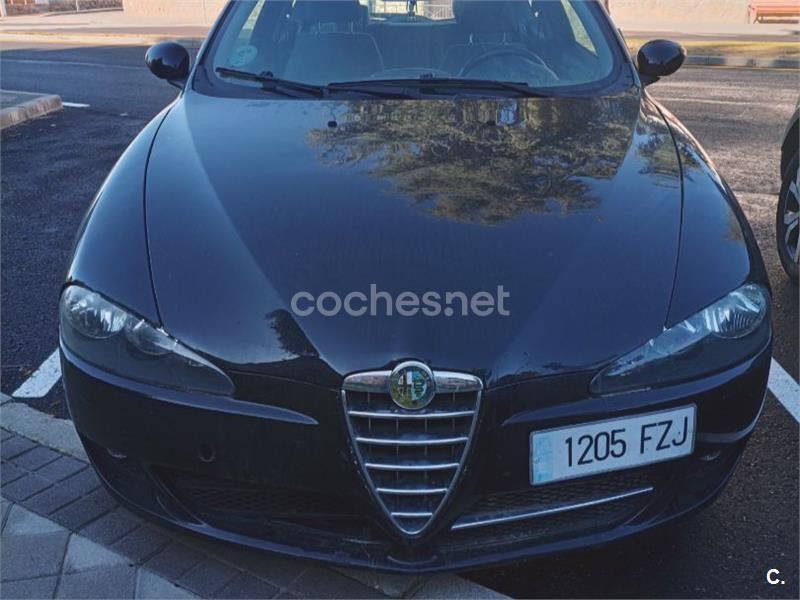 Negro Usado 2008 Alfa Romeo 147 Distinctive Utilitario | 1600 € (Super precio) - Imagen 1/4