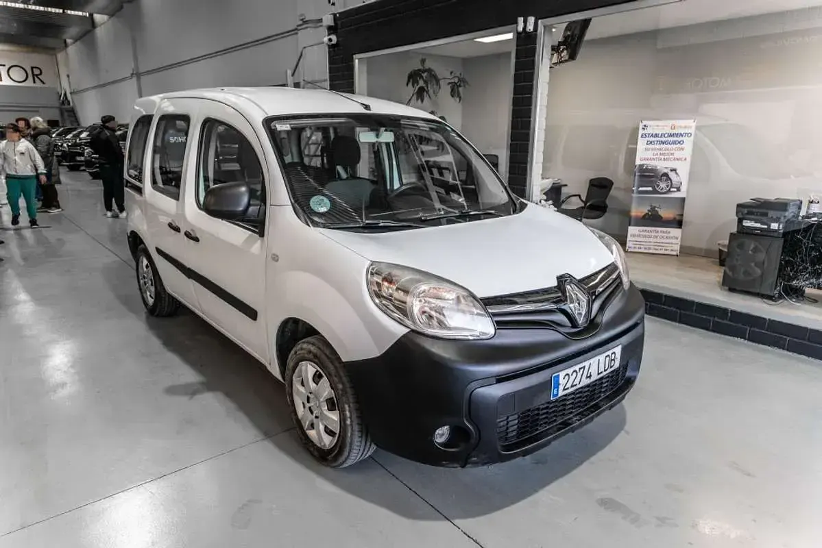 Usado Renault Kangoo LIMITED 90 CV (66 kW) 2019 Blanco Monovolumen