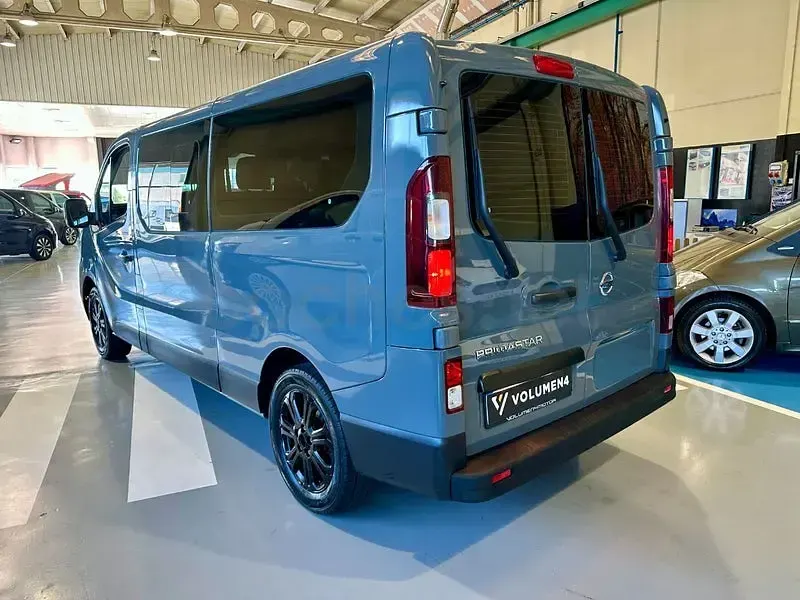Usado Nissan Primastar N-Connecta 110 CV (80 kW) 2024 Gris / plata Monovolumen