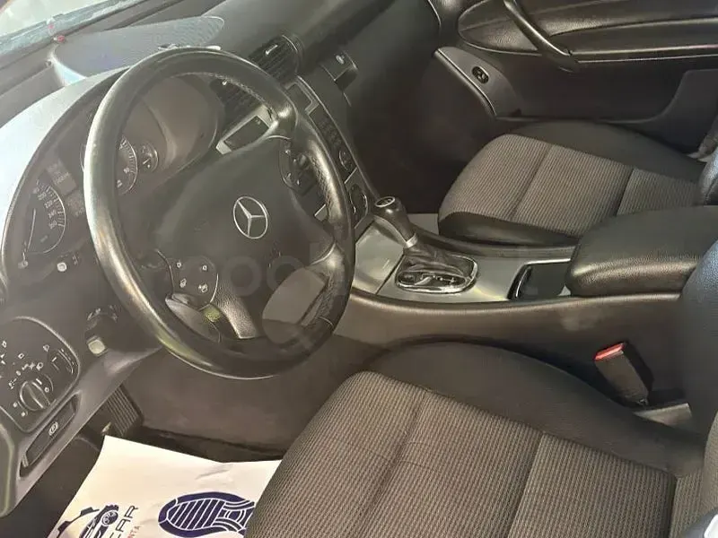 Usado Mercedes C220 Elegance 150 CV (110 kW) 2005 Negro Berlina