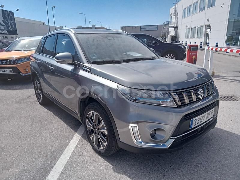 Usado Suzuki Vitara GLX 129 CV (94 kW) 2023 Gris / plata SUV