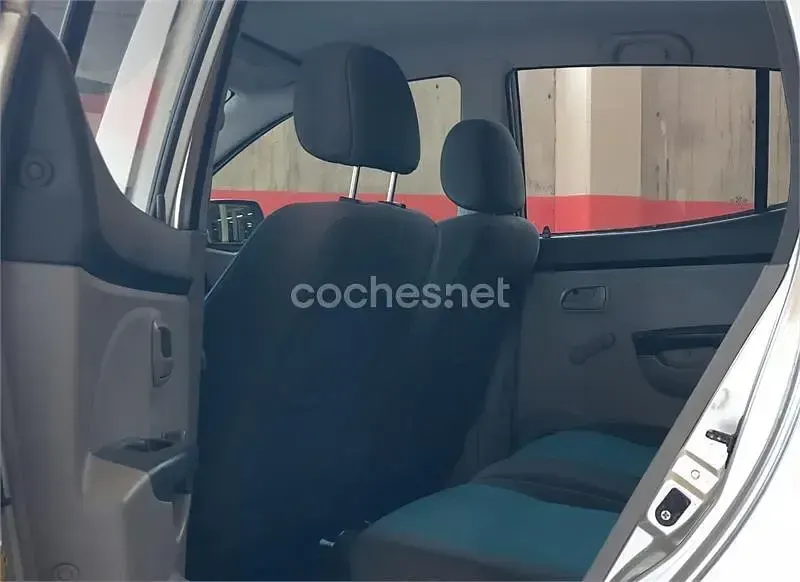 Usado Kia Picanto LX 65 CV (47 kW) 2005 Gris / plata Utilitario