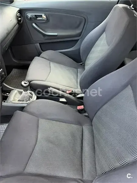 Usado Seat Ibiza 100 CV (73 kW) 2005 Gris / plata Utilitario