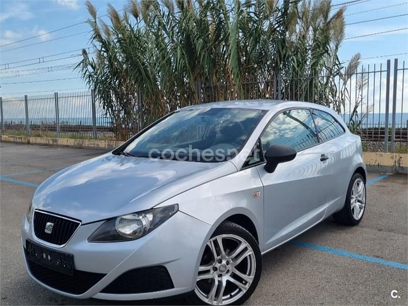 Usado Seat Ibiza SC Reference 70 CV (51 kW) 2010 Gris / plata Utilitario