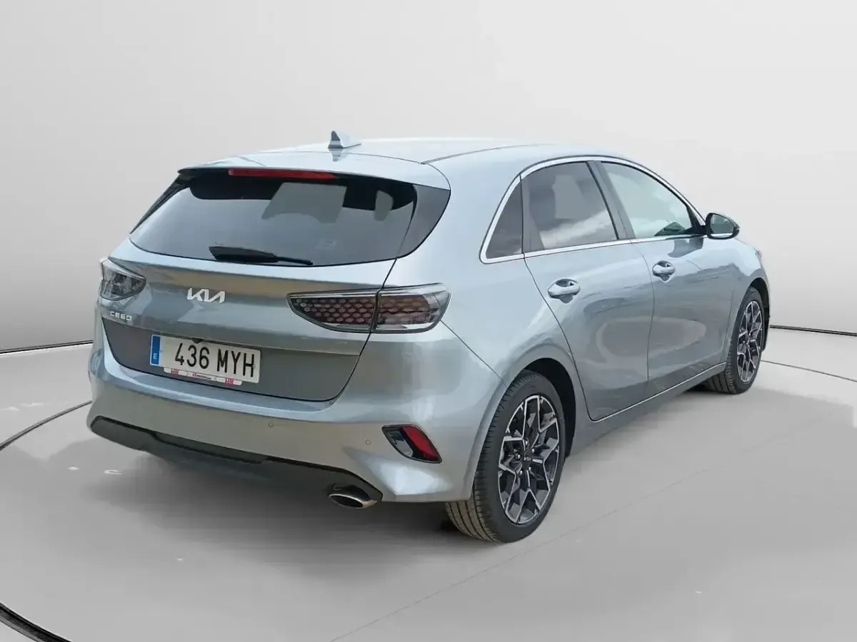 Usado Kia Ceed Edition 7 100 CV (73 kW) 2025 Gris Utilitario