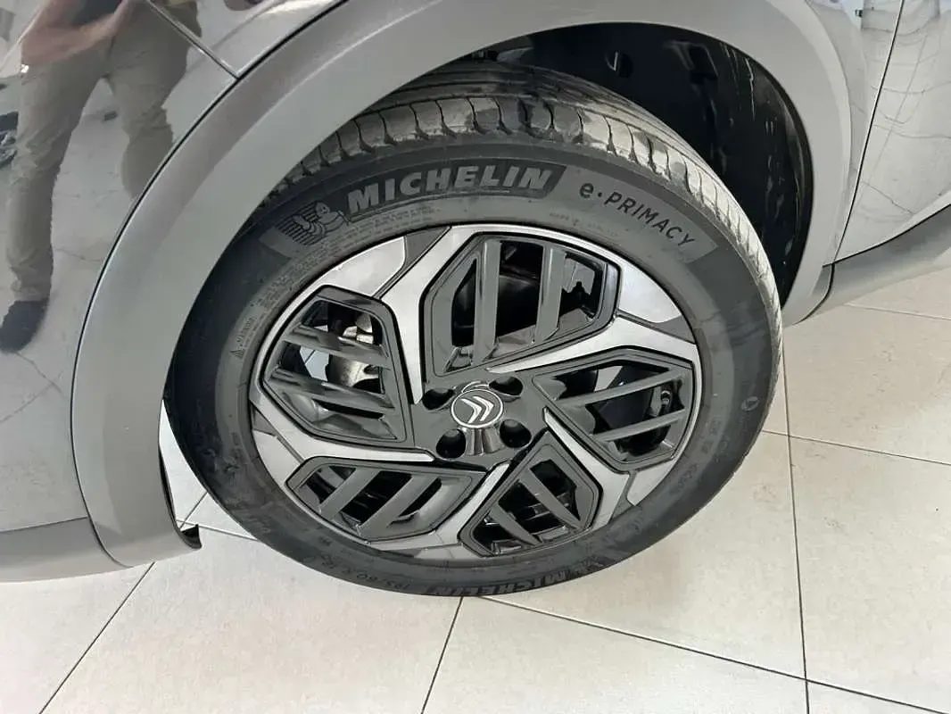 Usado Citroën C4 Feel 131 CV (96 kW) 2021 Negro Utilitario