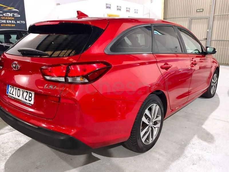 Usado Hyundai i30 116 CV (85 kW) 2019 Granate Familiar