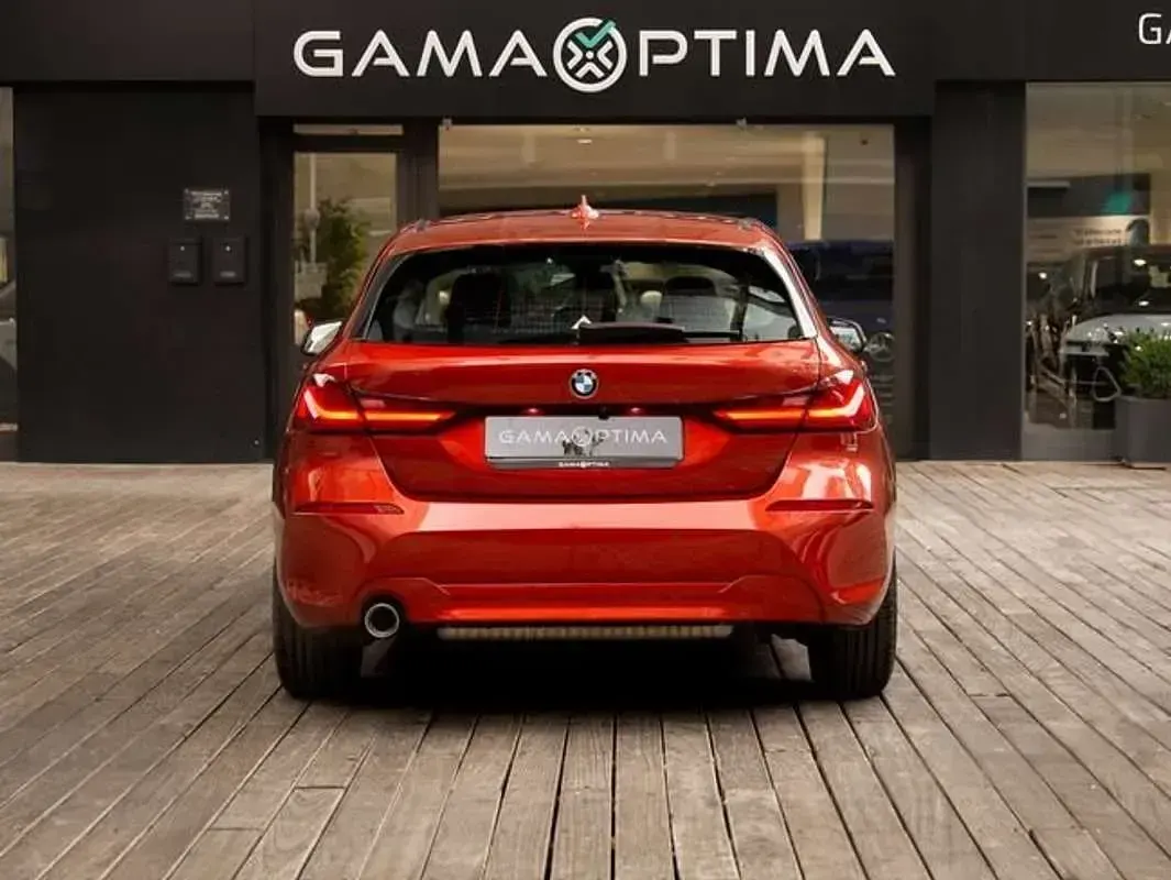 Usado BMW 116 Comfort Edition 136 CV (100 kW) 2022 Naranja Utilitario