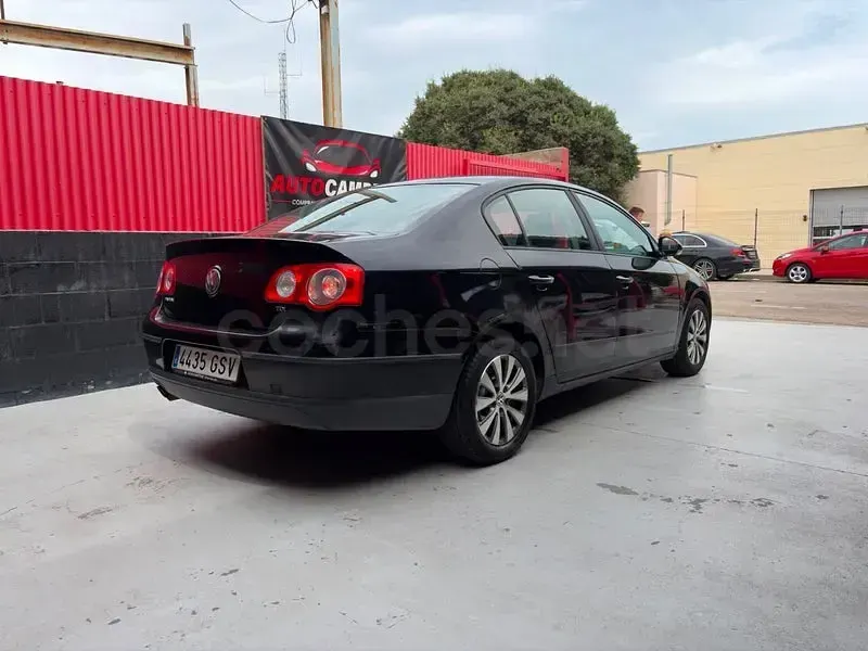 Usado VW Passat Advance 110 CV (80 kW) 2010 Negro Berlina