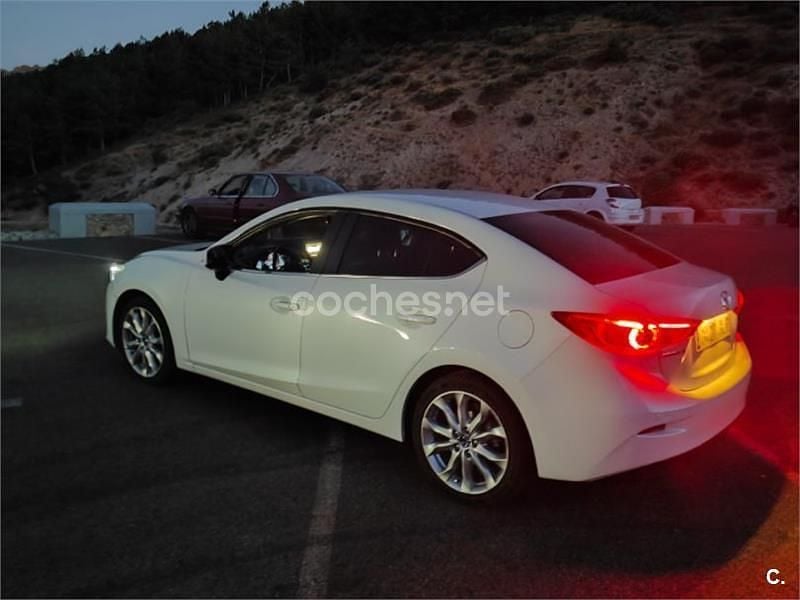 Blanco Usado 2016 Mazda 3 Luxury Berlina | 14.000 € (Buen precio) - Imagen 1/4