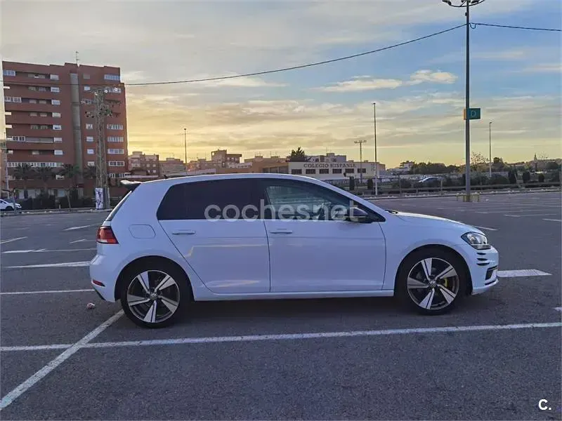 Usado VW Golf VII Advance 115 CV (84 kW) 2020 Blanco Familiar