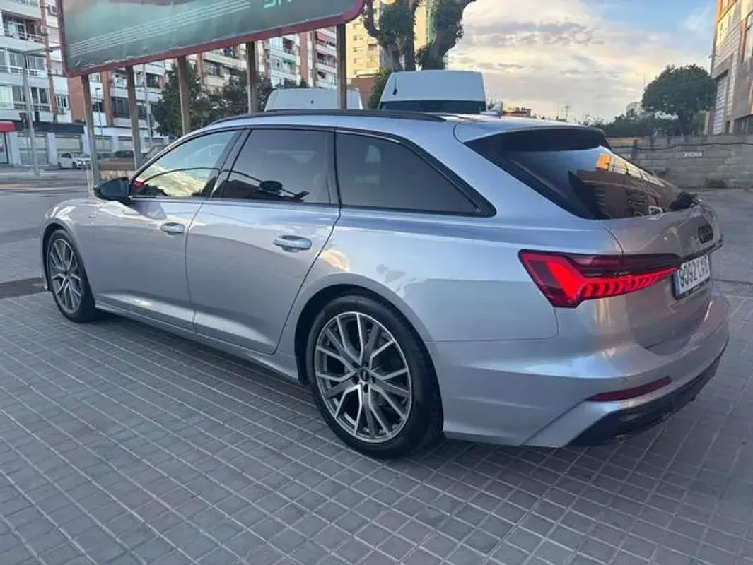 Usado Audi A6 204 CV (150 kW) 2022 Plateado Familiar