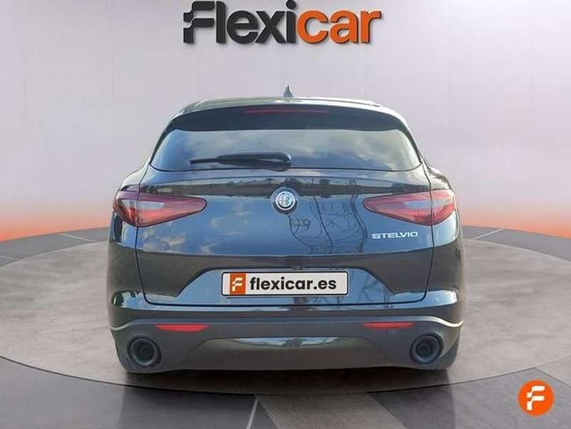 Usado Alfa Romeo Stelvio Sprint 160 CV (117 kW) 2022 Negro SUV