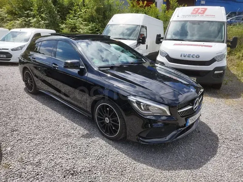 Usado Mercedes CLA220 Shooting Brake 177 CV (130 kW) 2018 Negro Familiar
