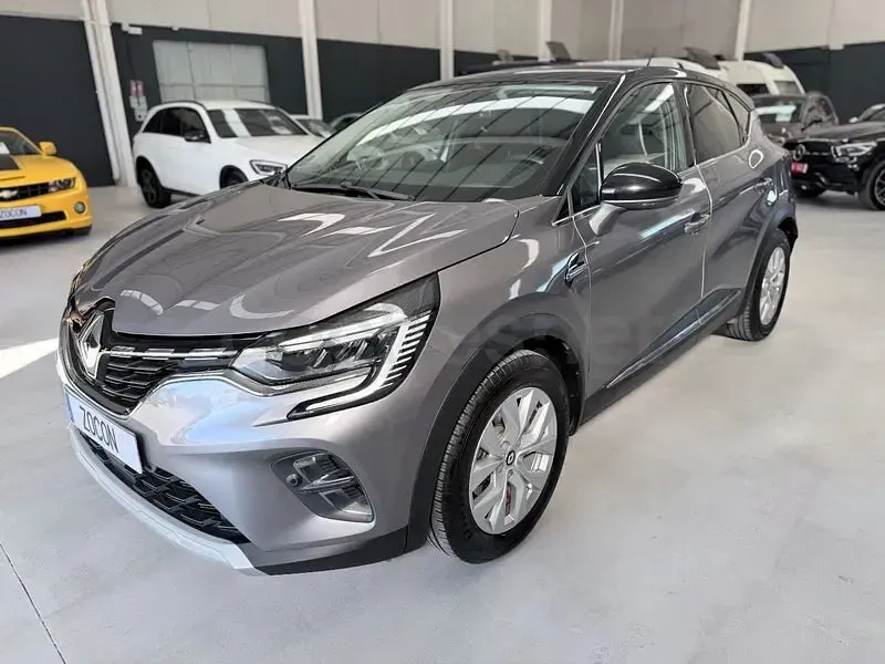Usado Renault Captur Engineered 160 CV (117 kW) 2022 Gris / plata SUV