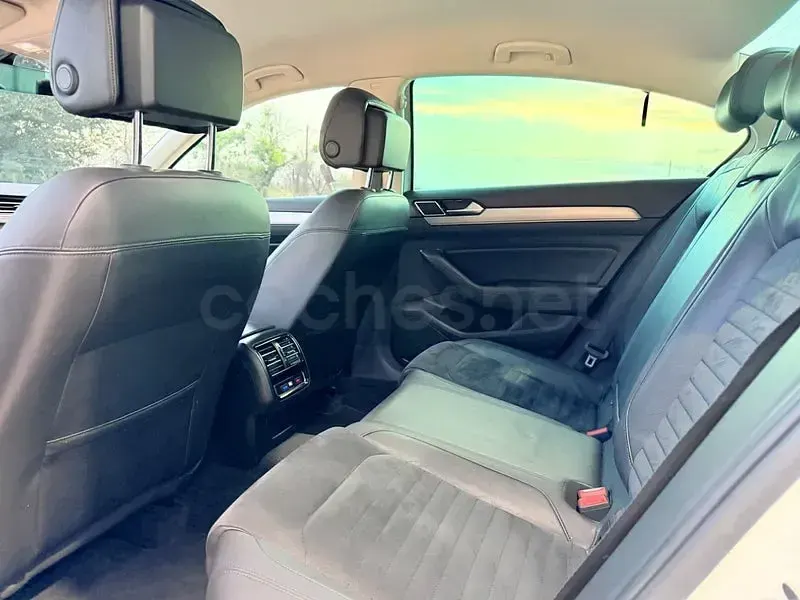 Usado VW Passat Alltrack 190 CV (139 kW) 2017 Blanco Familiar